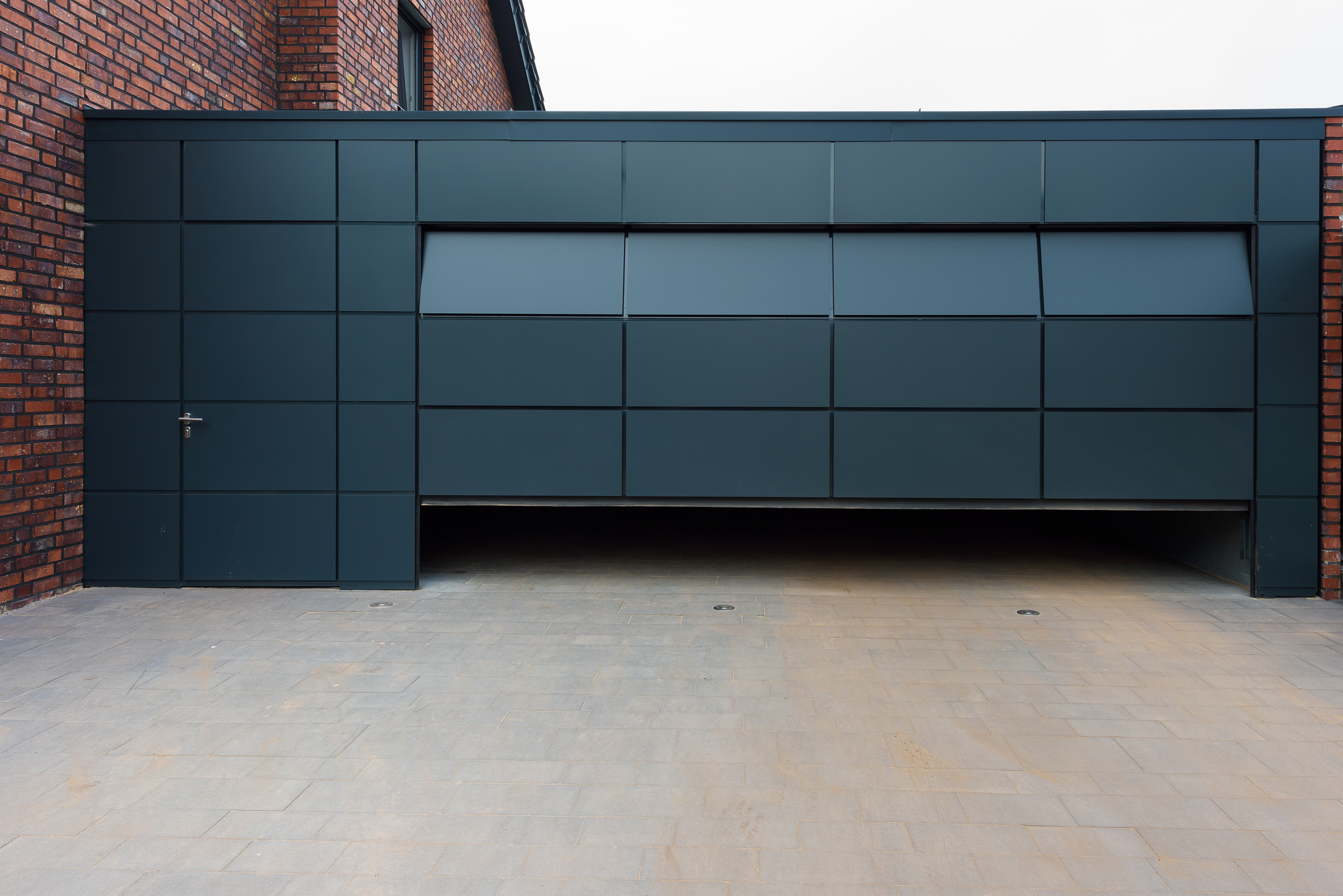 Rollladen & Sonnenschutz GARATVA – Garagentore